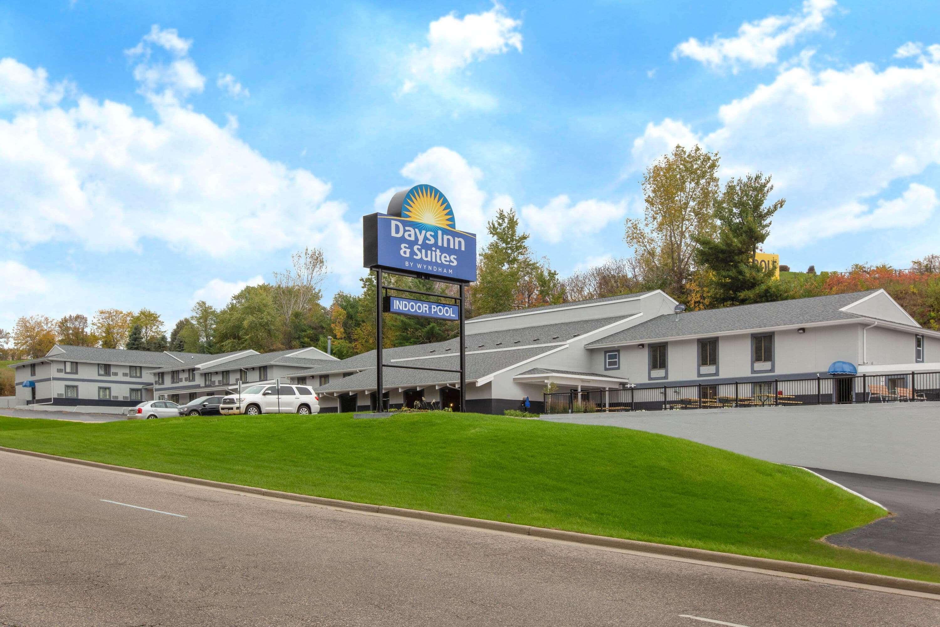 Days Inn & Suites By Wyndham Висконсин Делс Экстерьер фото