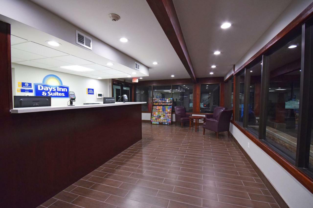 Days Inn & Suites By Wyndham Висконсин Делс Экстерьер фото