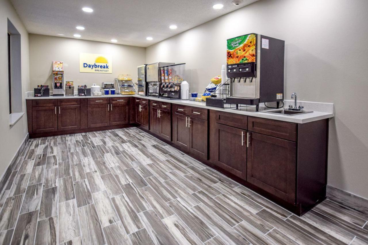 Days Inn & Suites By Wyndham Висконсин Делс Экстерьер фото